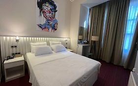 Rafinn Hotel